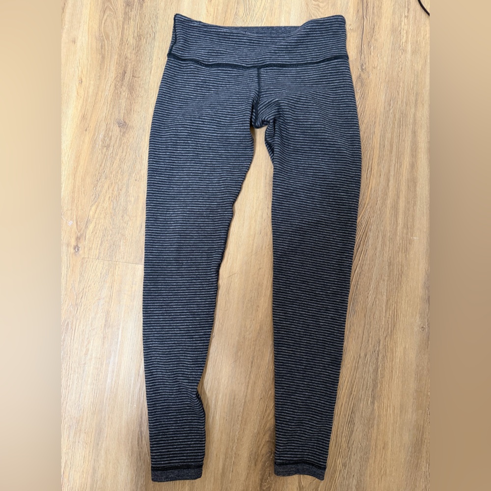 Lululemon Reversible Wunder Under Leggings Size 8 Heathered Grey/ Striped